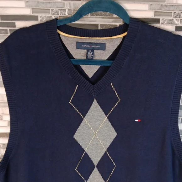 Tommy Hilfiger Men's Black and Gray Argyle Sweater Vest - Picture 3 of 11